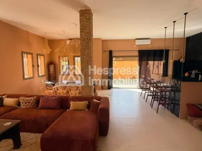 Magnifique villa avec 5 suites, jardin et piscine.
