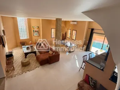Magnifique villa avec 5 suites, jardin et piscine.