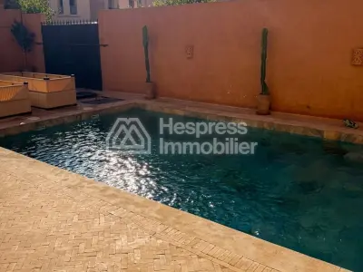 Magnifique villa avec 5 suites, jardin et piscine.