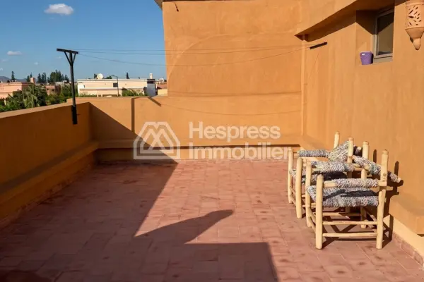 فيلا رائعة تضم 5 أجنحة وحديقة ومسبحًا