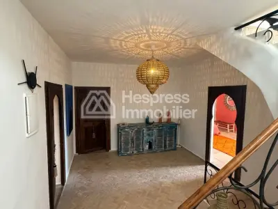 Magnifique villa avec 5 suites, jardin et piscine.