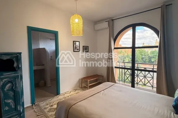 فيلا رائعة تضم 5 أجنحة وحديقة ومسبحًا