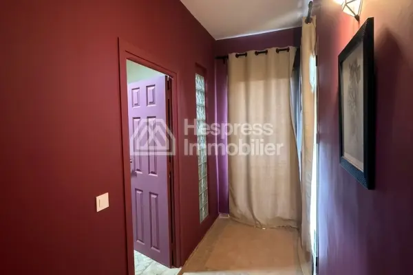 فيلا رائعة تضم 5 أجنحة وحديقة ومسبحًا