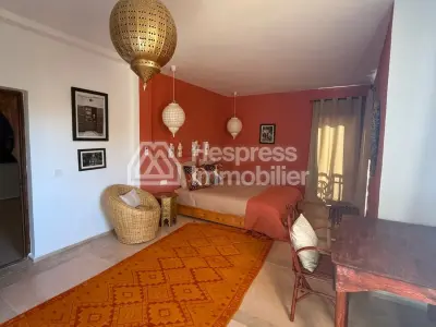 Magnifique villa avec 5 suites, jardin et piscine.