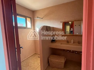 Magnifique villa avec 5 suites, jardin et piscine.