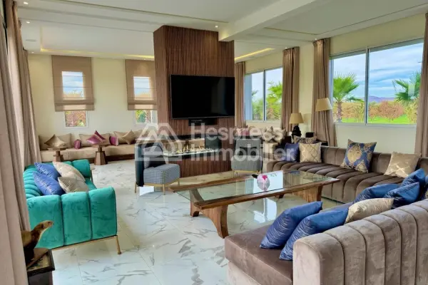 فيلا فاخرة للإيجار على طريق فاس. ثلاث غرف. ديكور أنيق.