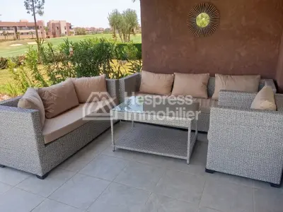 Appartement de plain-pied meublé avec goût dans une résidence avec piscine