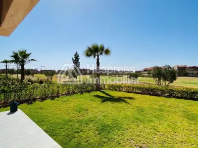 Appartement de plain-pied meublé avec goût dans une résidence avec piscine