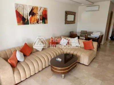 Appartement de plain-pied meublé avec goût dans une résidence avec piscine