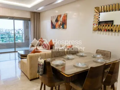 Appartement de plain-pied meublé avec goût dans une résidence avec piscine