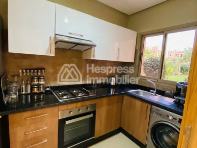 Appartement de plain-pied meublé avec goût dans une résidence avec piscine