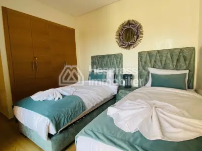 Appartement de plain-pied meublé avec goût dans une résidence avec piscine