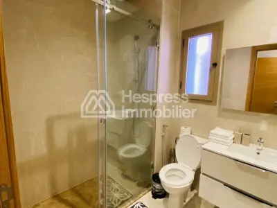 Appartement de plain-pied meublé avec goût dans une résidence avec piscine
