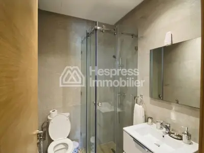 Appartement de plain-pied meublé avec goût dans une résidence avec piscine