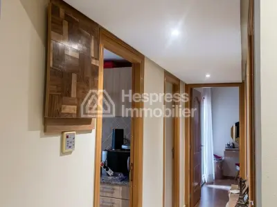 Apartment for sale on Route Casablanca. Total area 90 m². Parking and garden