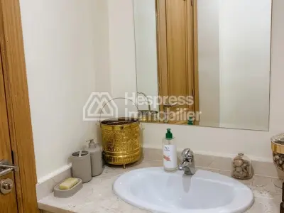 Apartment for sale on Route Casablanca. Total area 90 m². Parking and garden