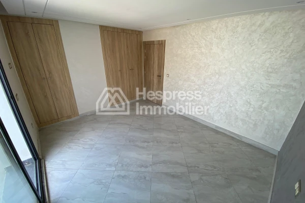 Triplex for sale, 238m² in Tangier