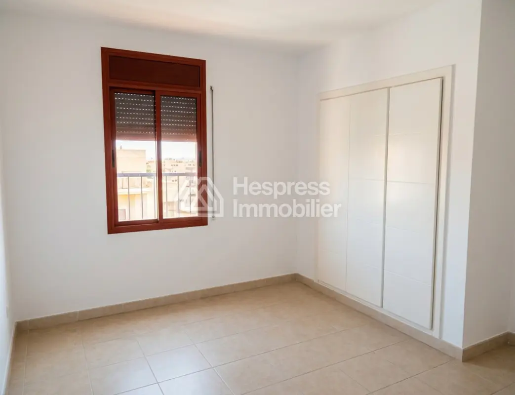 Vente d'un appartement à Route de Ouarzazate. Surface totale 73 m². Système de parabole et résidence sécurisée