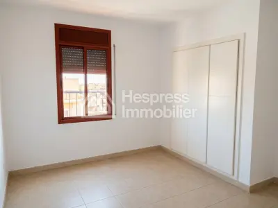 Vente d'un appartement à Route de Ouarzazate. Surface totale 73 m². Système de parabole et résidence sécurisée