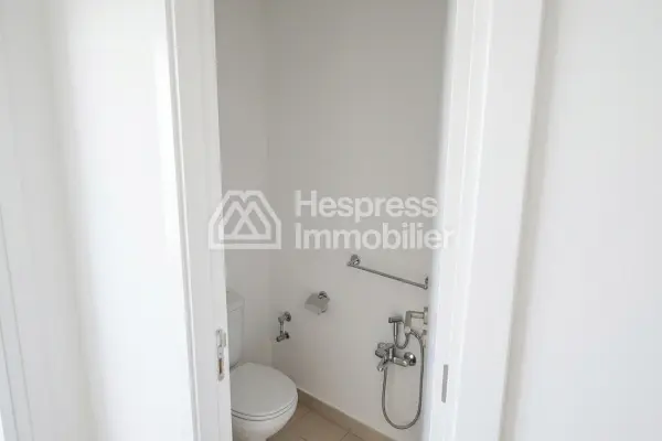 Vente d'un appartement à Route de Ouarzazate. Surface totale 73 m². Système de parabole et résidence sécurisée