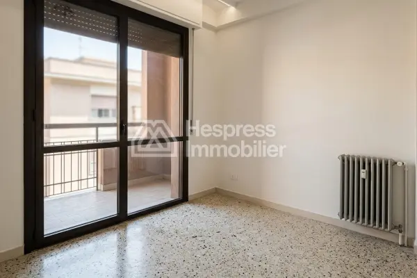 Vente d'un appartement à Route de Ouarzazate. Surface totale 73 m². Système de parabole et résidence sécurisée