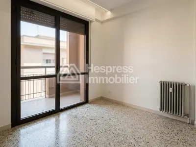Vente d'un appartement à Route de Ouarzazate. Surface totale 73 m². Système de parabole et résidence sécurisée