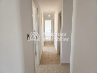 Vente d'un appartement à Route de Ouarzazate. Surface totale 73 m². Système de parabole et résidence sécurisée