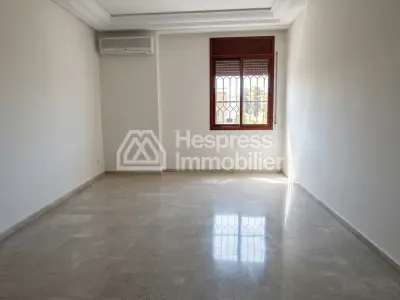 Vente d'un appartement à Route de Ouarzazate. Surface totale 73 m². Système de parabole et résidence sécurisée