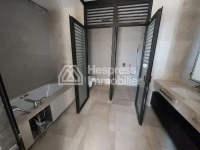 Appartement en vente à M Avenue. Surface de 147 m². Double vitrage et chauffage central