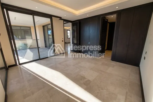 Appartement en vente à M Avenue. Surface de 147 m². Double vitrage et chauffage central