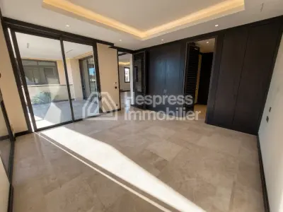 Appartement en vente à M Avenue. Surface de 147 m². Double vitrage et chauffage central