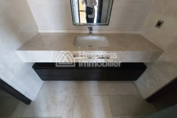 Appartement en vente à M Avenue. Surface de 147 m². Double vitrage et chauffage central