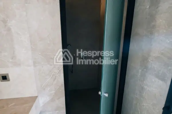Appartement en vente à M Avenue. Surface de 147 m². Double vitrage et chauffage central