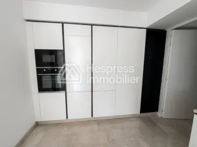 Appartement en vente à M Avenue. Surface de 147 m². Double vitrage et chauffage central