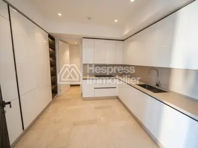 Appartement en vente à M Avenue. Surface de 147 m². Double vitrage et chauffage central