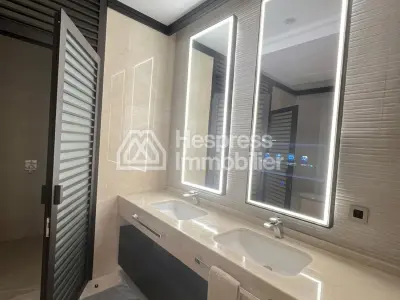 Appartement en vente à M Avenue. Surface de 147 m². Double vitrage et chauffage central