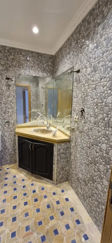 Bel appartement en VENTE à massira 3.3 pièces conf