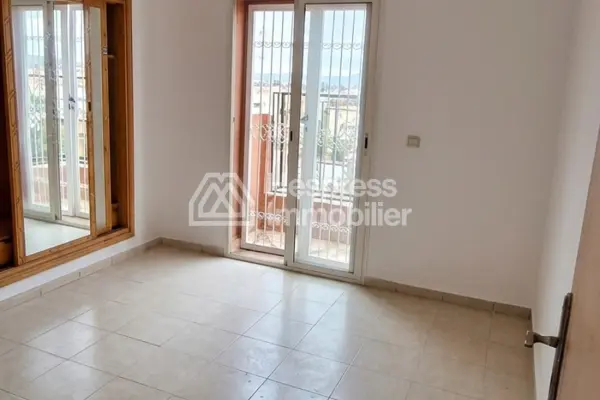 Bel appartement en VENTE à massira 3.3 pièces conf