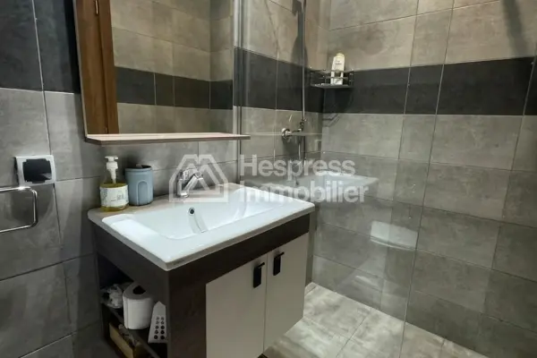 Location d'un appartement à Route Amizmiz. Surface totale 65 m². Bien meublé