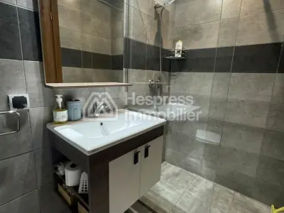 Location d'un appartement à Route Amizmiz. Surface totale 65 m². Bien meublé