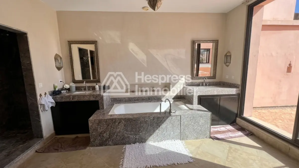فيلا فاخرة للإيجار في سيدي يوسف. 6 غرف مريحة. مفروشة.