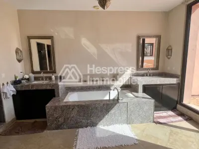 فيلا فاخرة للإيجار في سيدي يوسف. 6 غرف مريحة. مفروشة.