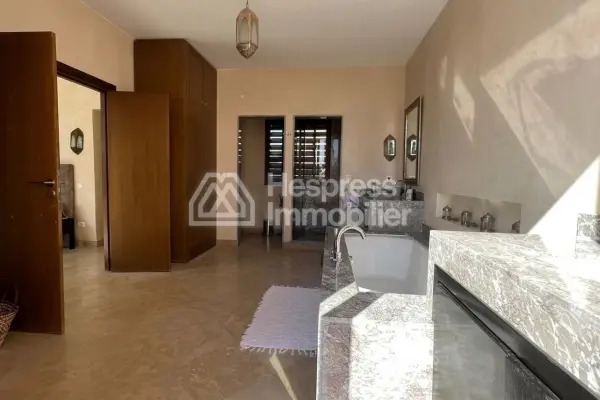 رياض جميل في موقع رائع