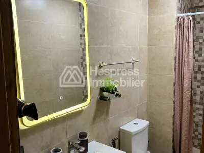 Très bel appartement en Vente à Guéliz. 4 grandes pièces. Concierge et piscine