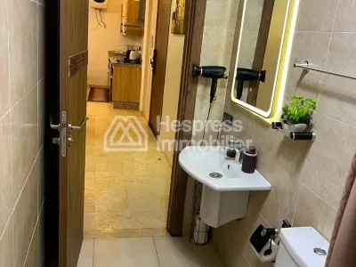 Très bel appartement en Vente à Guéliz. 4 grandes pièces. Concierge et piscine
